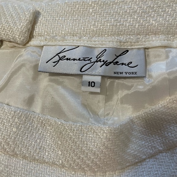 🌟🌟SALE. Lovely Kenneth Jay Lane off white 2 piece skirt suit Size 10🌟🌟 - Picture 8 of 10
